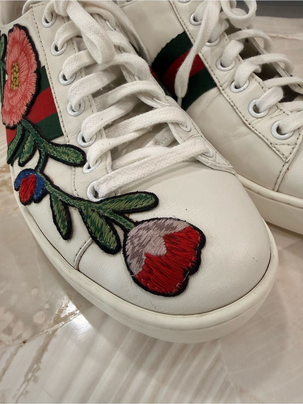 Gucci White Floral Embroidered Low-Top Sneakers with Red/Green Stripe - Picture 7 of 7
